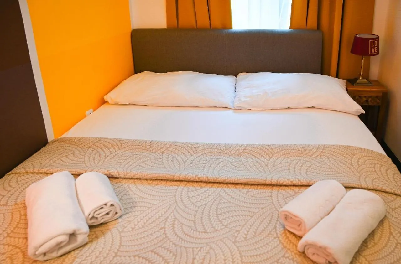 Elegant Apartment Westbahnhof Vienna